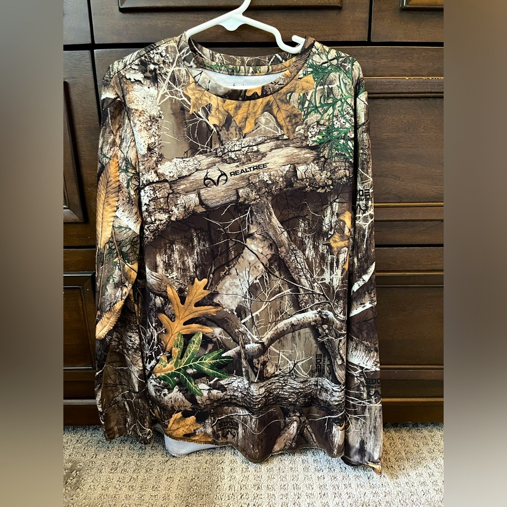 Boys Realtree lightweight base layer top
